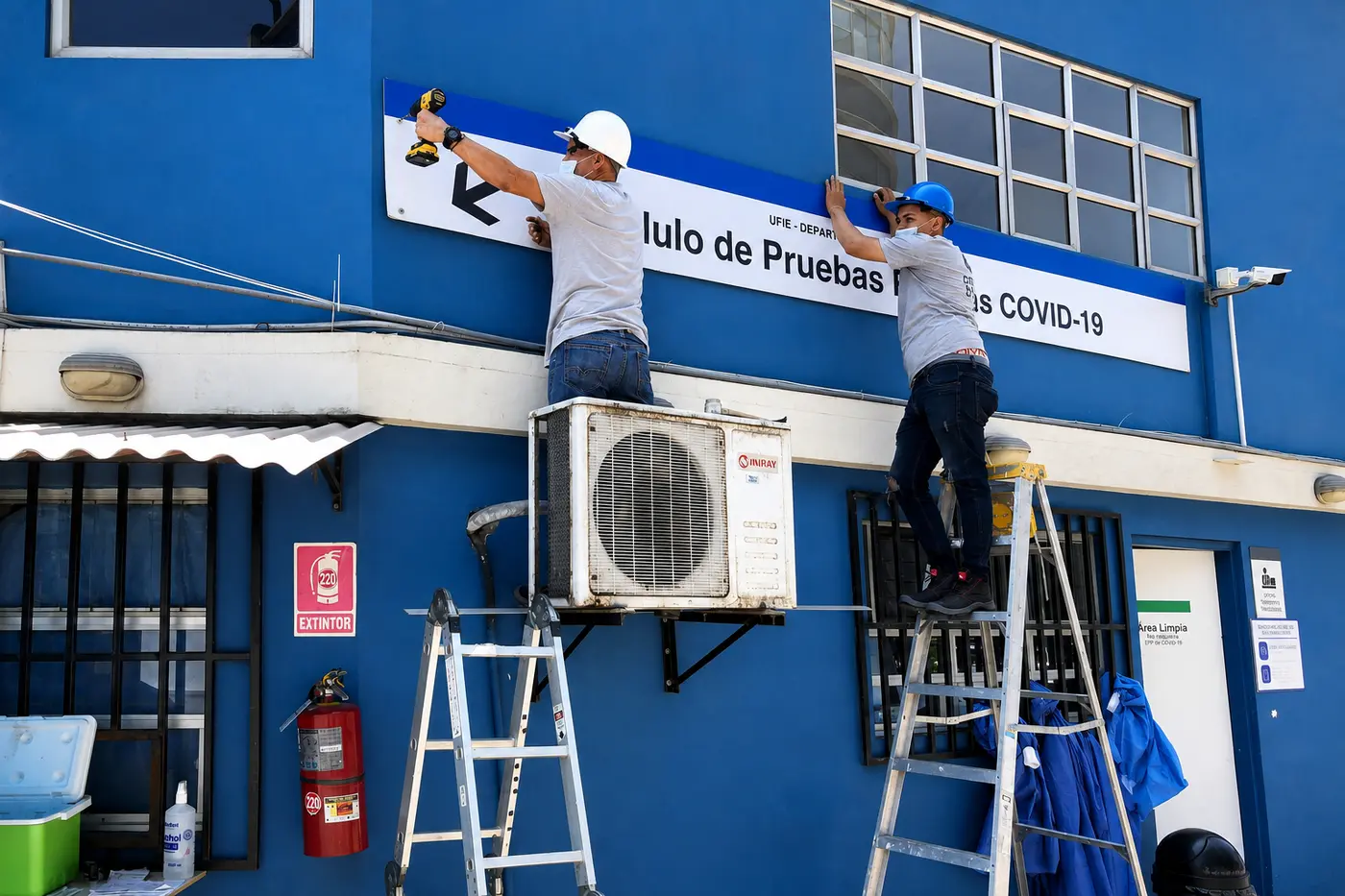 Commercial signage installation